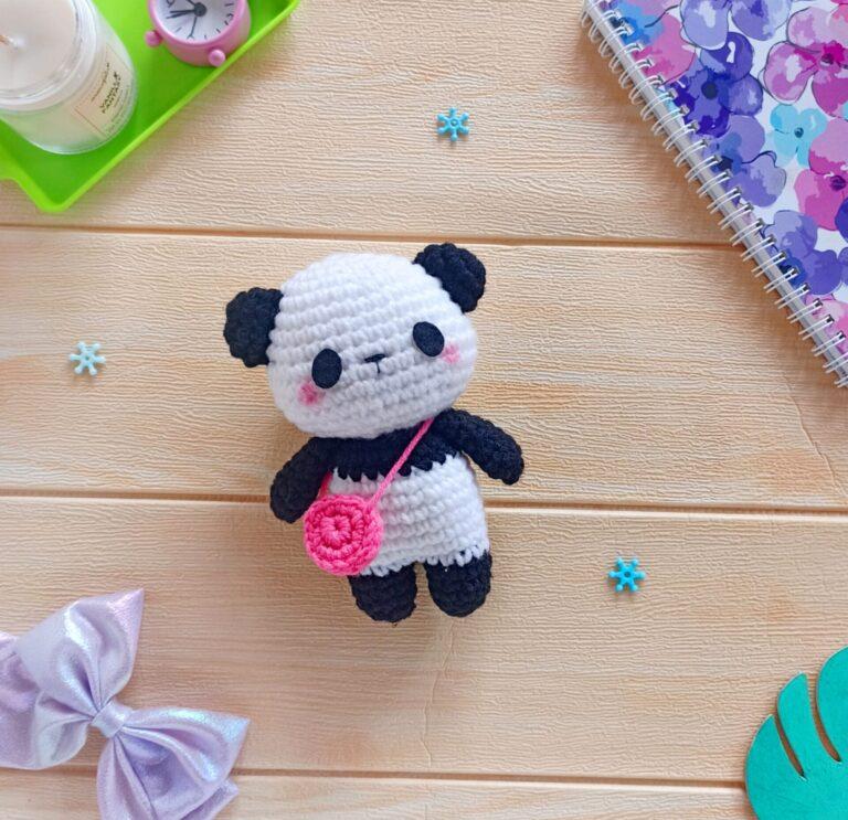 Amigurumi panda