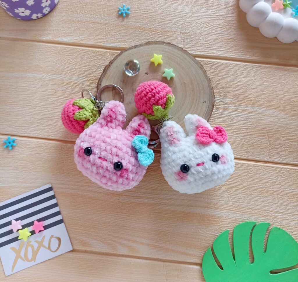 Amigurumi bunny keychain