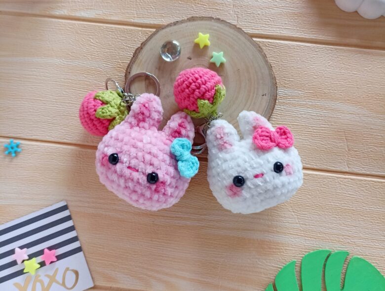 Amigurumi bunny keychain