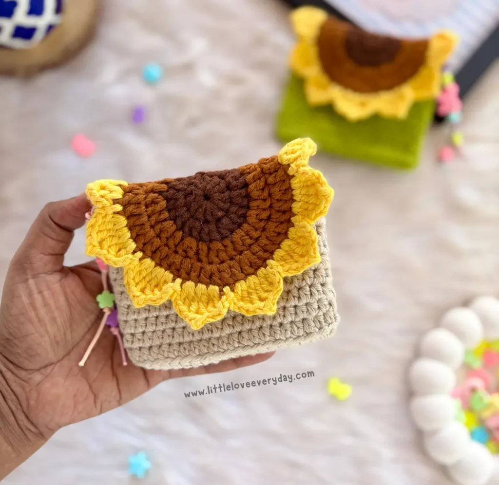 Crochet sunflower purse Beige